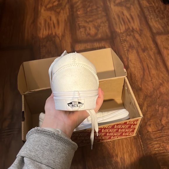 White low top womens vans - Picture 2 of 2